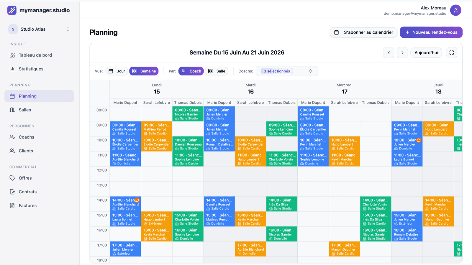 Planning hebdomadaire dans MyManager.studio : plusieurs coachs, séances en salle, à domicile et en extérieur